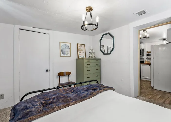 5 Minute Walking To Downtown, Nau, Coffee Shops, Shopping, Parks And More! Flagstaff