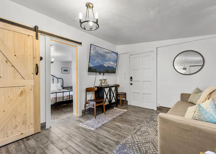 Hébergement de vacances 5 Minute Walking To Downtown, Nau, Coffee Shops, Shopping, Parks And More! *