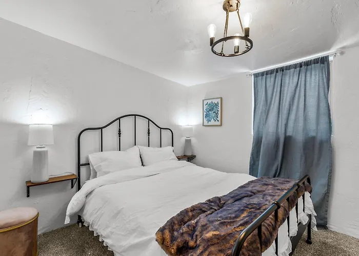 5 Minute Walking To Downtown, Nau, Coffee Shops, Shopping, Parks And More! * Flagstaff