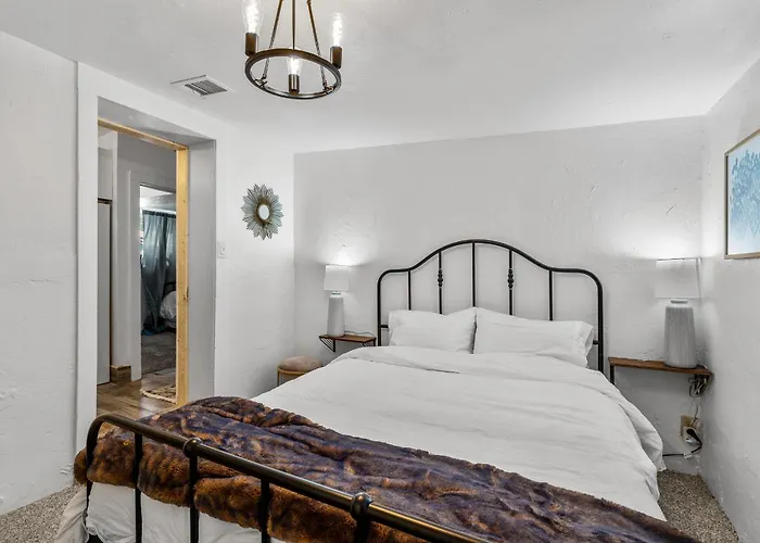 Hébergement de vacances 5 Minute Walking To Downtown, Nau, Coffee Shops, Shopping, Parks And More!