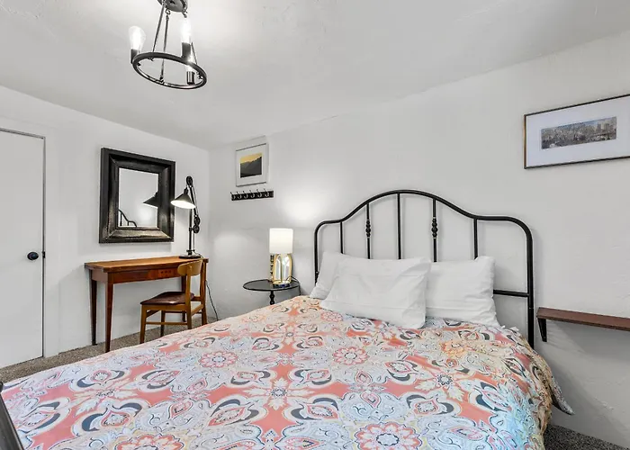 Hébergement de vacances 5 Minute Walking To Downtown, Nau, Coffee Shops, Shopping, Parks And More! *