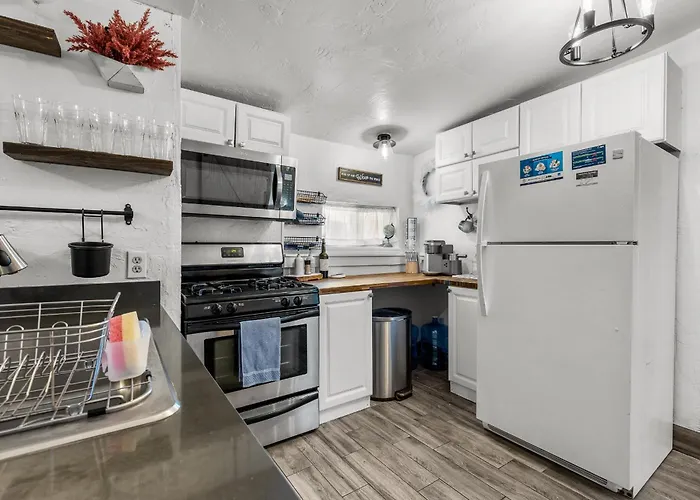 5 Minute Walking To Downtown, Nau, Coffee Shops, Shopping, Parks And More! * Flagstaff
