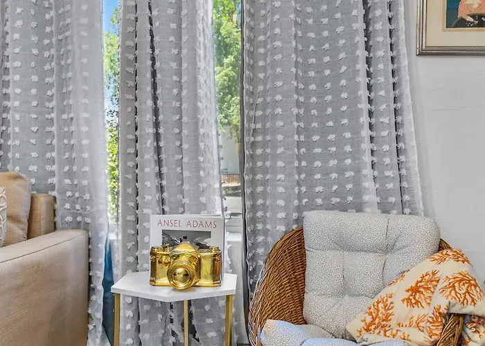 5 Minute Walking To Downtown, Nau, Coffee Shops, Shopping, Parks And More! Hébergement de vacances