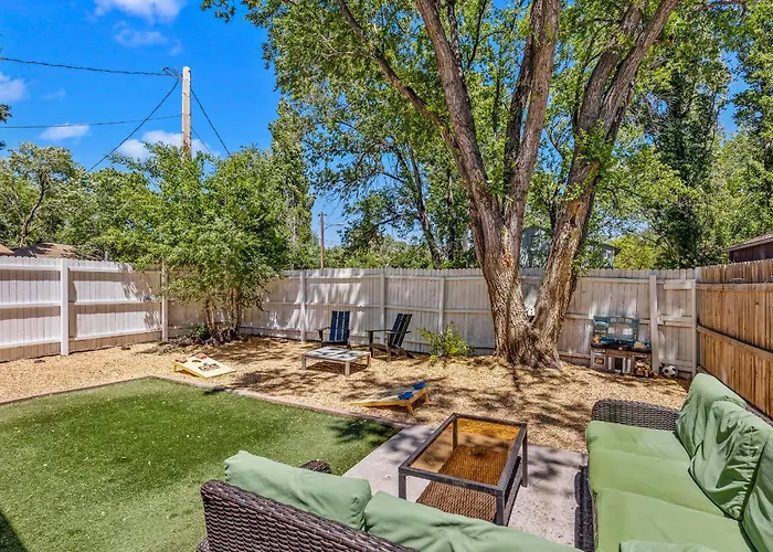 5 Minute Walking To Downtown, Nau, Coffee Shops, Shopping, Parks And More!